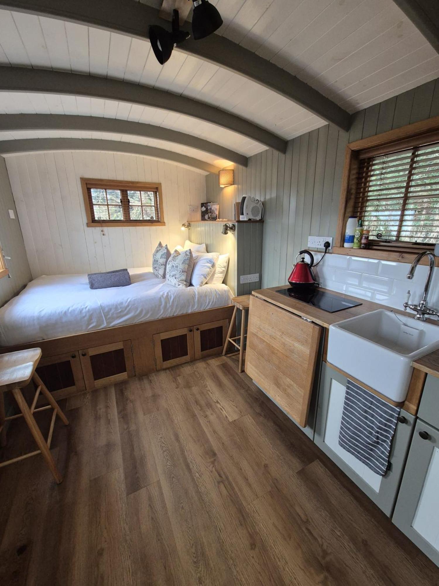Corry Lodge Estate - Sheperds Huts Or Container Stays With Sea View Broadford (Isle of Skye) Exterior foto