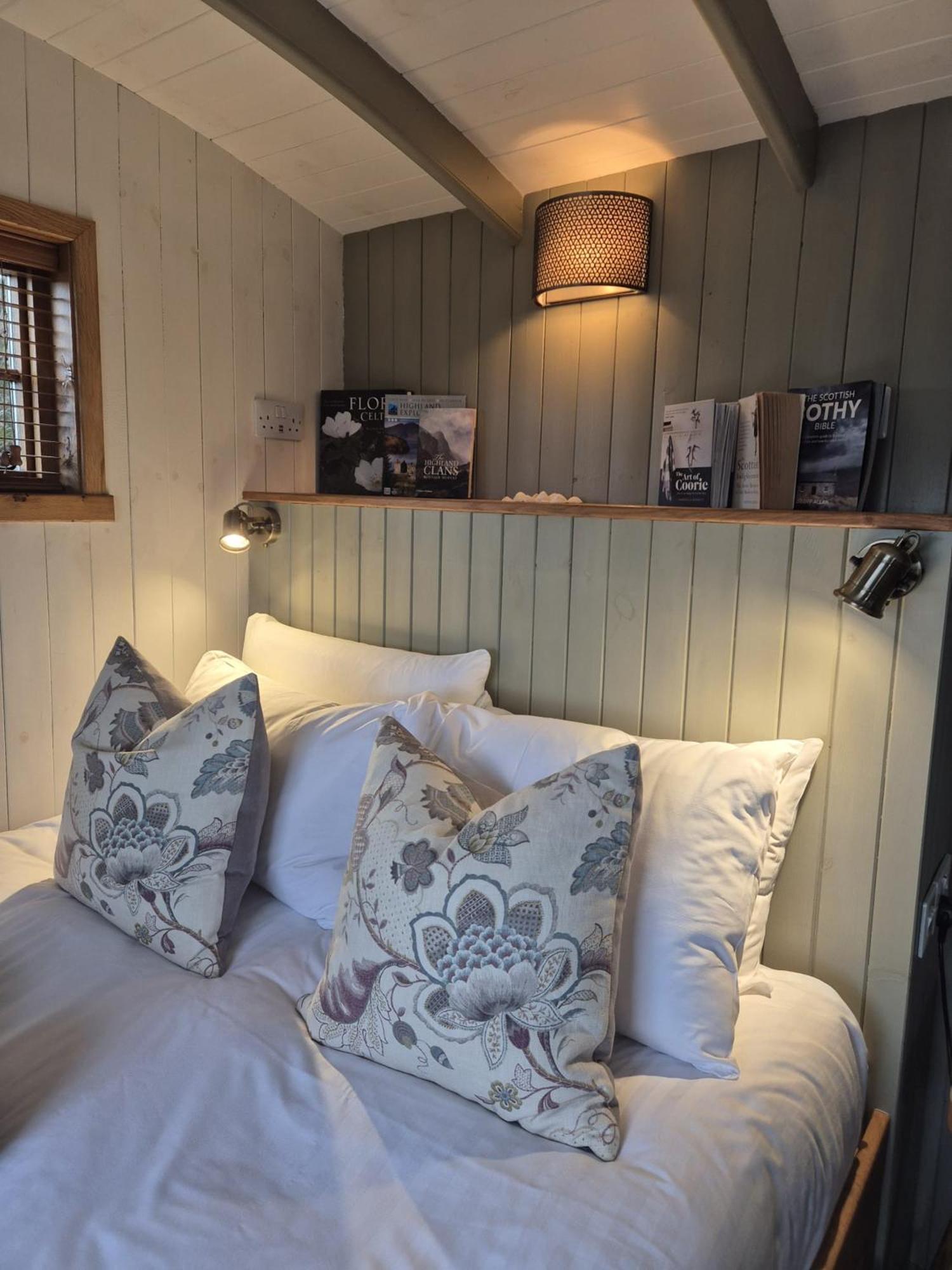 Corry Lodge Estate - Sheperds Huts Or Container Stays With Sea View Broadford (Isle of Skye) Exterior foto